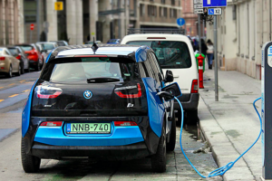 Leia mais sobre o artigo As 10 montadoras que já têm data para o fim do motor a combustão.