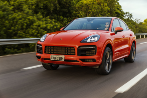 Leia mais sobre o artigo Porsche vende carros como nunca no Brasil. Entenda o porquê.